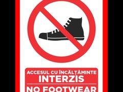 Placuta accesul cu incaltaminte interzis no footwear allowed